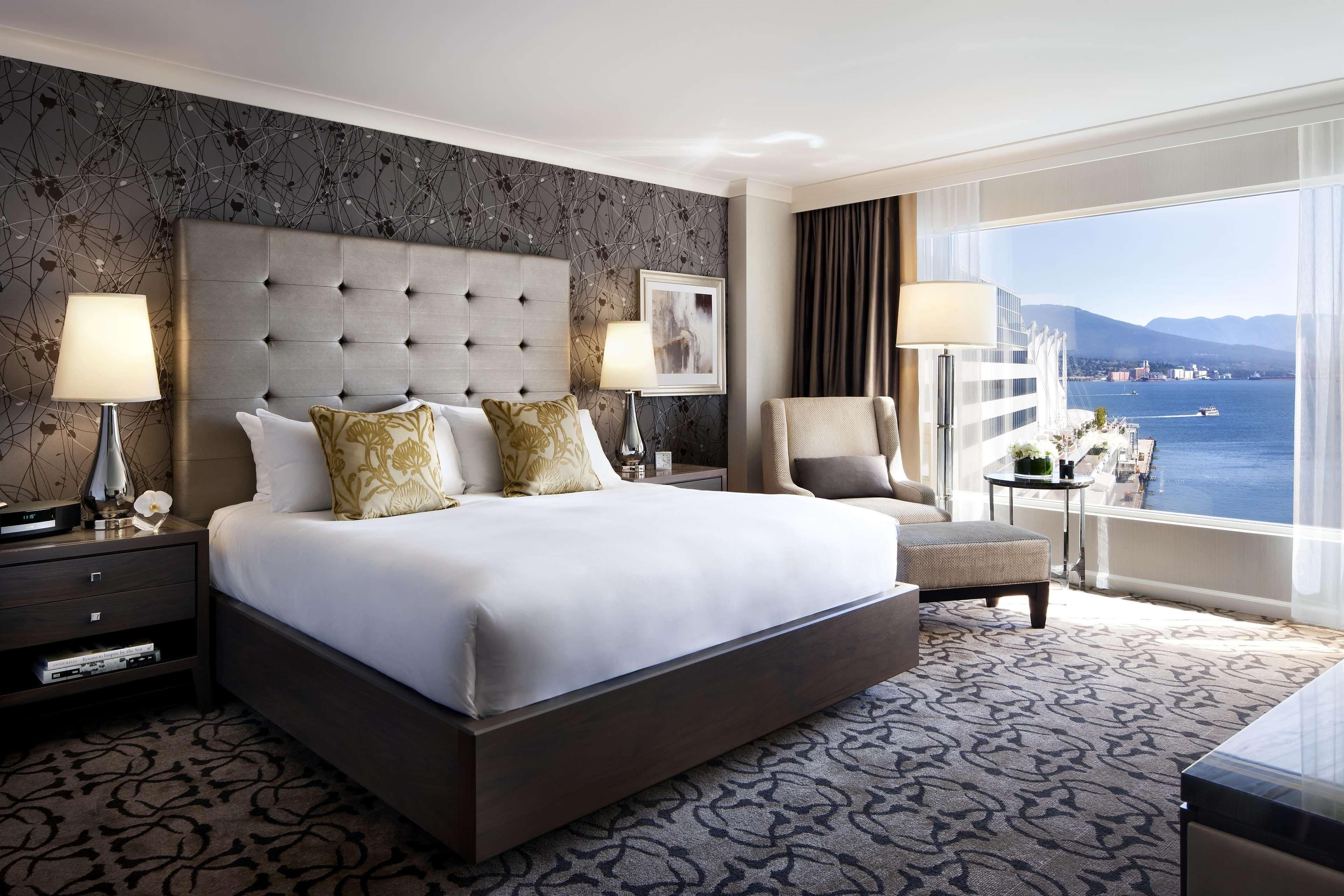 Fairmont Waterfront Hotel Vancouver Exterior foto A guest room at The Shore Club