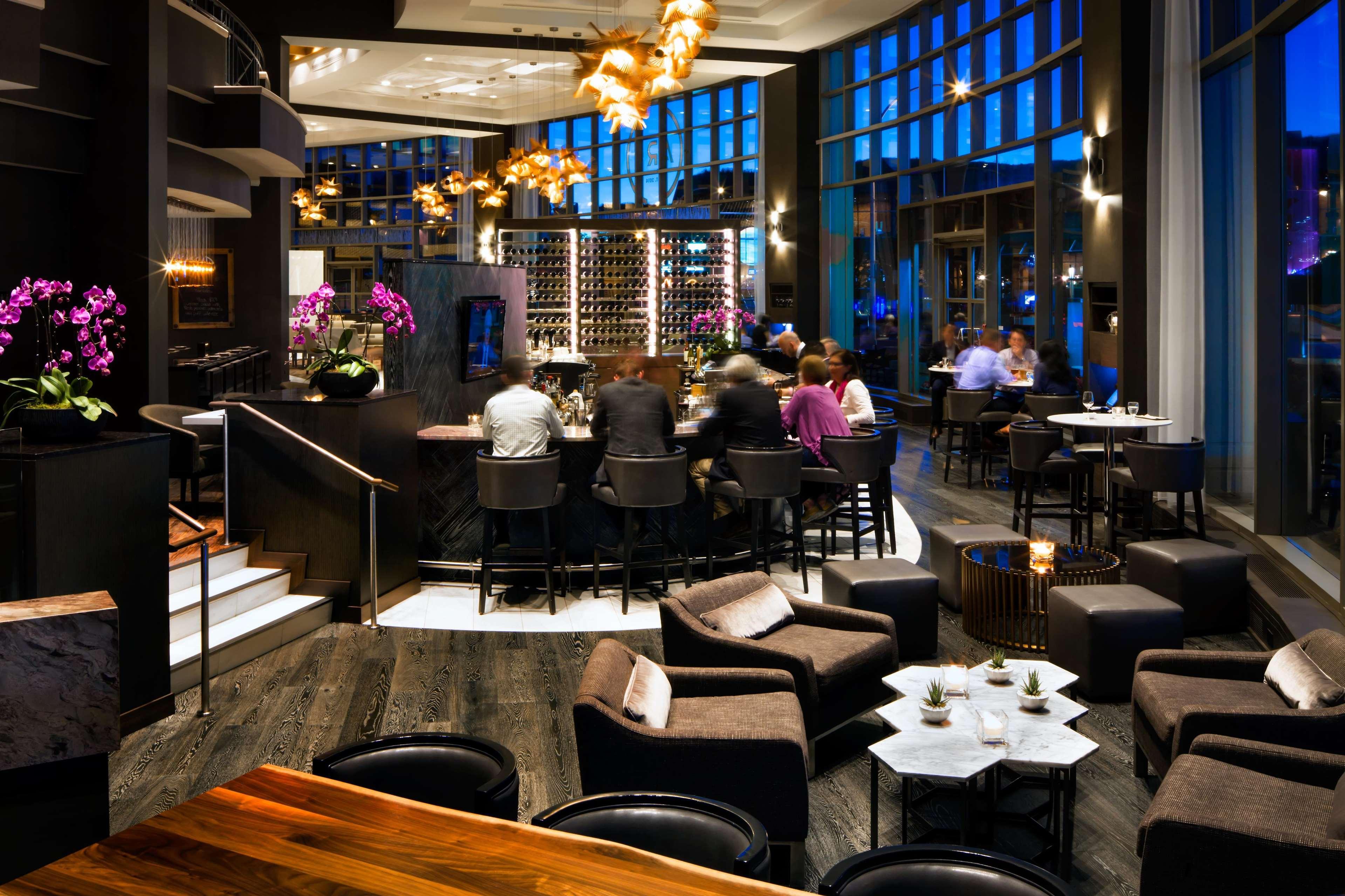 Fairmont Waterfront Hotel Vancouver Exterior foto The bar at the 19th floor