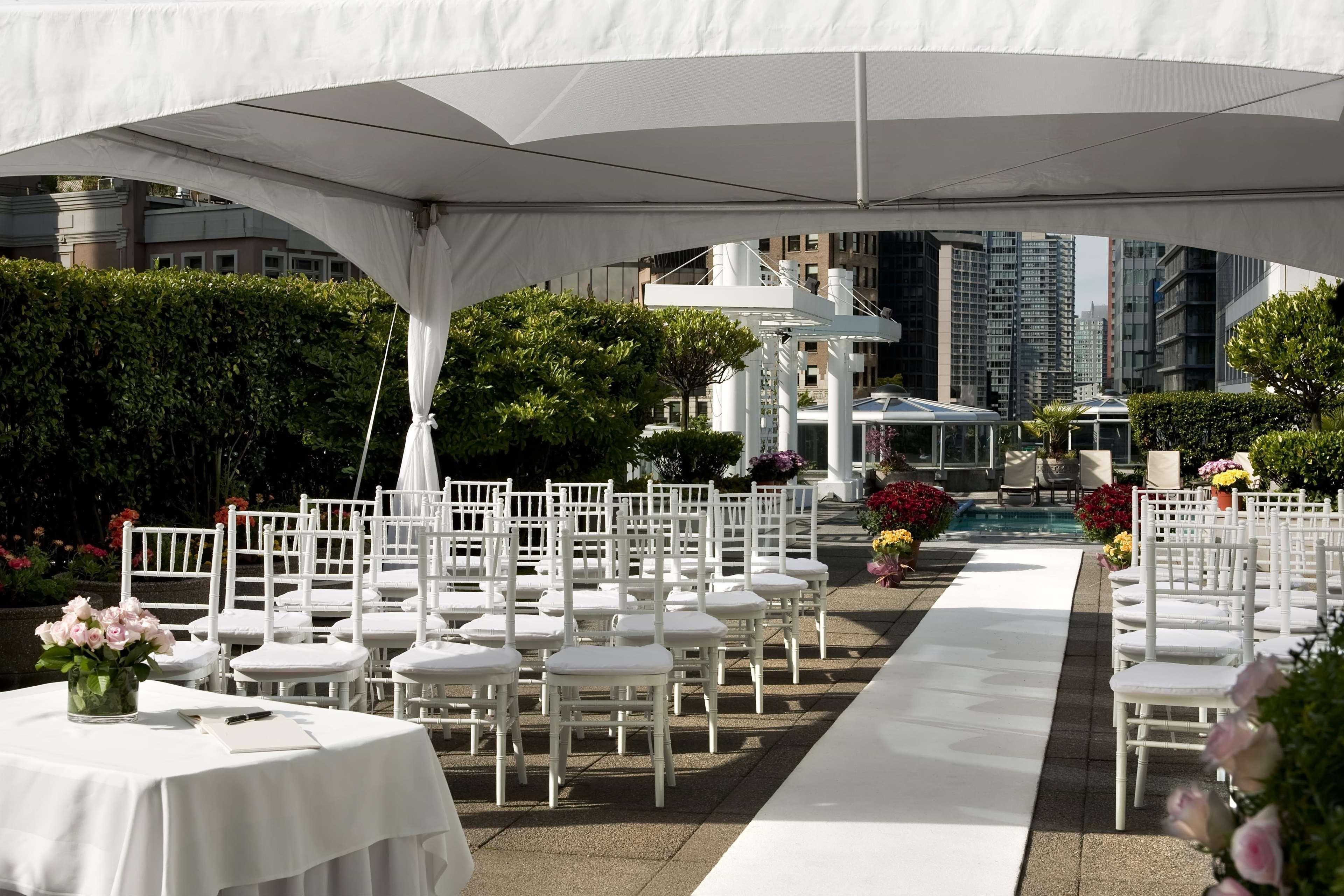 Fairmont Waterfront Hotel Vancouver Exterior foto The rooftop garden